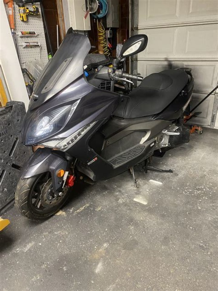 Do I need a motorcycle license for a 150cc scooter in Hawaii?