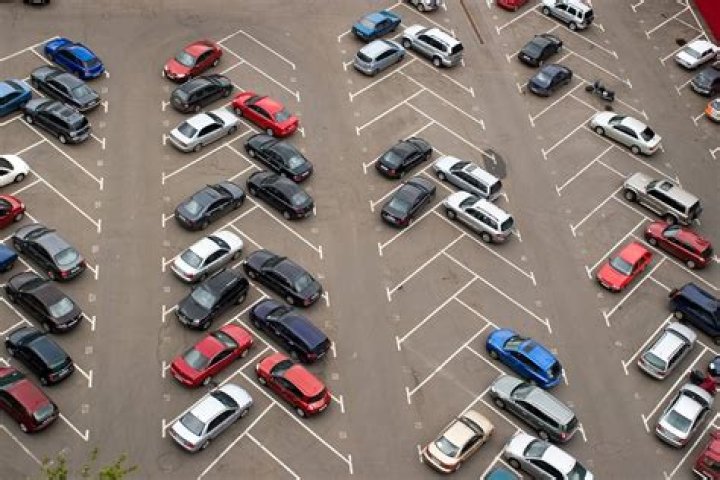 Does a car need to be insured if parked?