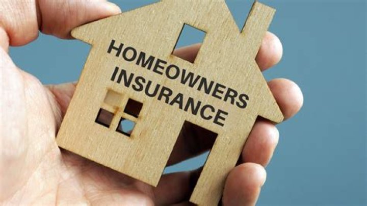 Does homeowners insurance have to be in the name of the mortgage holder?