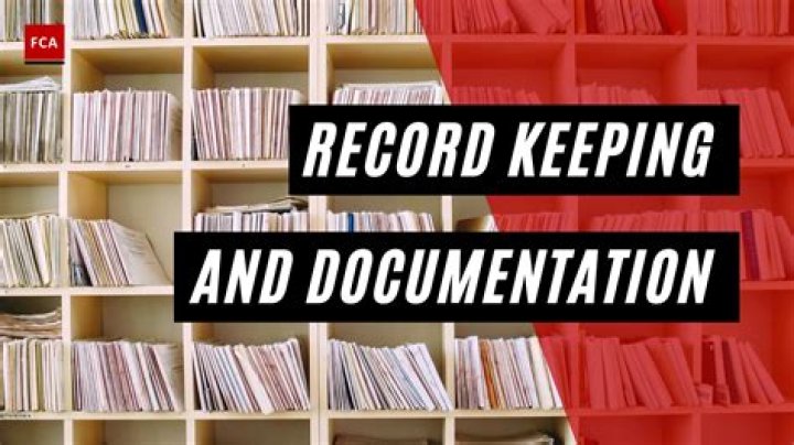 How long must insurers maintain records of their advertisement?
