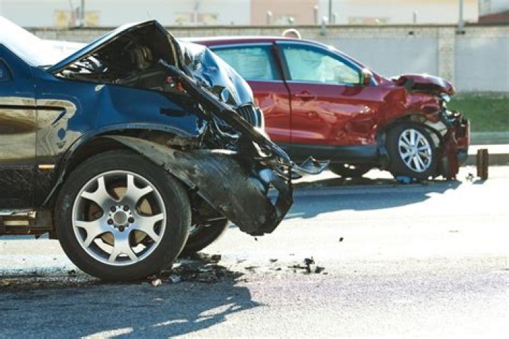 What is the average settlement for broken ribs?