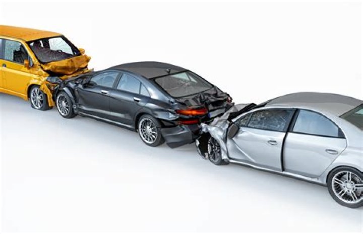 Who is at fault in a 3 car accident?