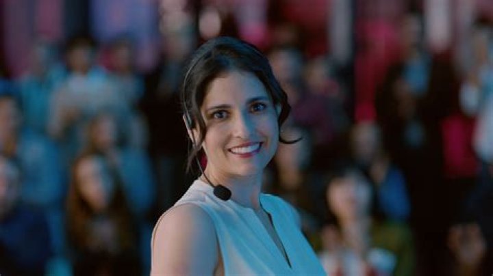 Who is the actress in the Aviva advert 2021?